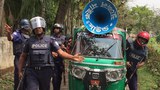 সন্দেহভাজন জঙ্গি আস্তানা থেকে নিরাপদ দূরত্বে থাকতে মাইকিং করে পুলিশ