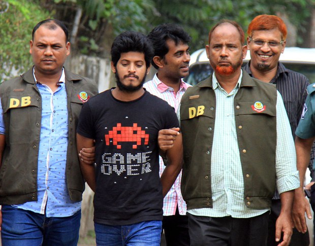 খায়রুলসহ এবিটির গোয়েন্দারা ব্লগারদের লেখা ও গতিবিধি অনুসরণ করত খায়রুলসহ এবিটির গোয়েন্দারা ব্লগারদের লেখা ও গতিবিধি অনুসরণ করত