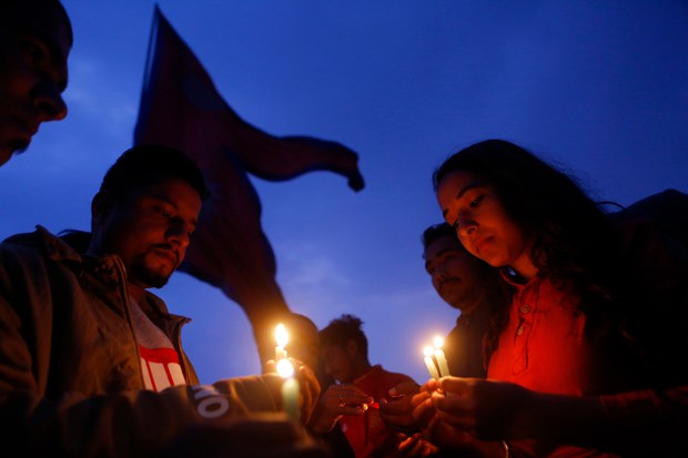 কাঠমান্ডুতে মোমবাতি জ্বালিয়ে বিমান দুর্ঘটনায় নিহতদের প্রতি শ্রদ্ধা জানায় নেপালের জনগণ। কাঠমান্ডুতে মোমবাতি জ্বালিয়ে বিমান দুর্ঘটনায় নিহতদের প্রতি শ্রদ্ধা জানায় নেপালের জনগণ।