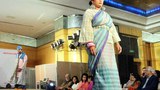 বিউটি রিডিফাইন্ড র‍্যাম্পে হাঁটছেন অ্যাসিডদগ্ধরা।