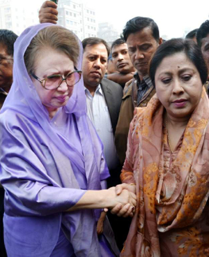 গত ৫ জানুয়ারি নির্বাচনের বর্ষপূর্তির দিনে আদালতে হাজিরা দেন খালেদা জিয়া।