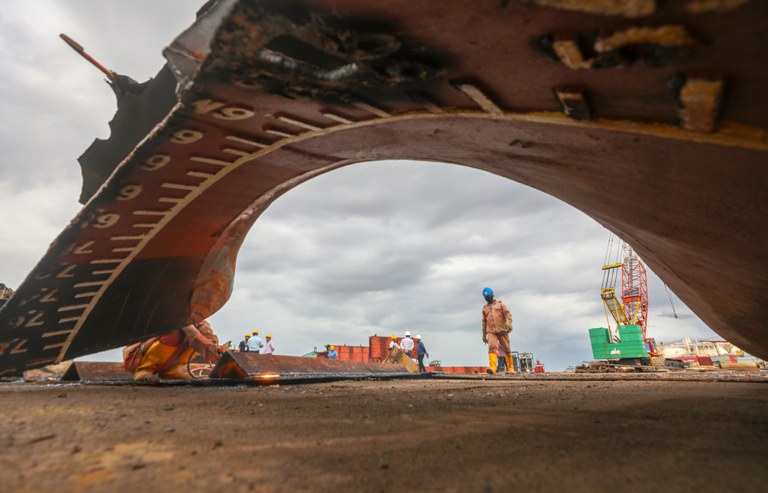 Hazardous_Shipbreaking_4.jpg Hazardous_Shipbreaking_4.jpg