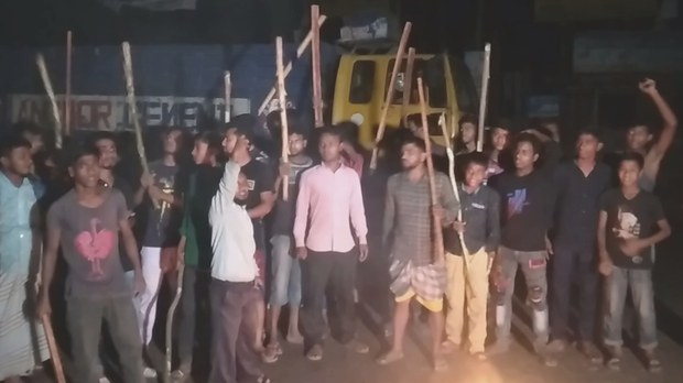 লালমনিরহাটে পুলিশ হেফাজতে পোশাক শ্রমিকের মৃত্যু, প্রতিবাদে মহাসড়ক অবরোধ করে বিক্ষোভ লালমনিরহাটে পুলিশ হেফাজতে পোশাক শ্রমিকের মৃত্যু, প্রতিবাদে মহাসড়ক অবরোধ করে বিক্ষোভ