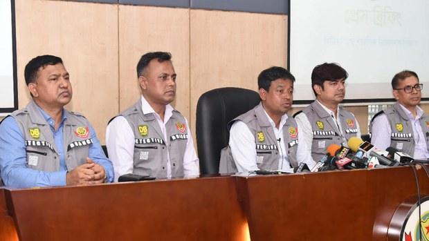 গোয়েন্দা পুলিশের নতুন ইউনিফর্ম, লক্ষ্য ডিবি পরিচয়ে অপরাধ ঠেকানো গোয়েন্দা পুলিশের নতুন ইউনিফর্ম, লক্ষ্য ডিবি পরিচয়ে অপরাধ ঠেকানো