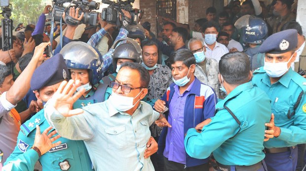 বাংলাদেশে এক সপ্তাহে ৪৫ আসামিকে ফাঁসির আদেশ, যাবজ্জীবন ৪৭ বাংলাদেশে এক সপ্তাহে ৪৫ আসামিকে ফাঁসির আদেশ, যাবজ্জীবন ৪৭