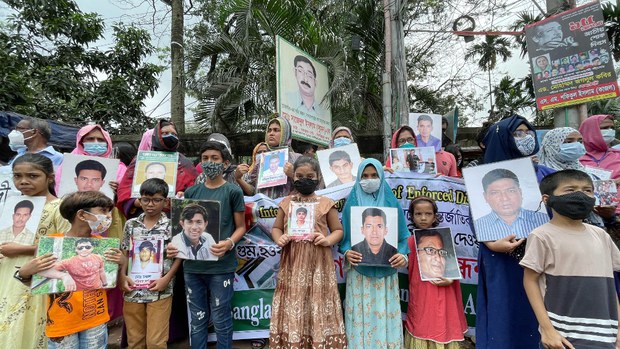 বাংলাদেশে গুম: স্বজনদের অভিযোগ, পুলিশ তাঁদের চাপ দিচ্ছে, পুলিশ বলছে ‘তদন্ত’ বাংলাদেশে গুম: স্বজনদের অভিযোগ, পুলিশ তাঁদের চাপ দিচ্ছে, পুলিশ বলছে ‘তদন্ত’