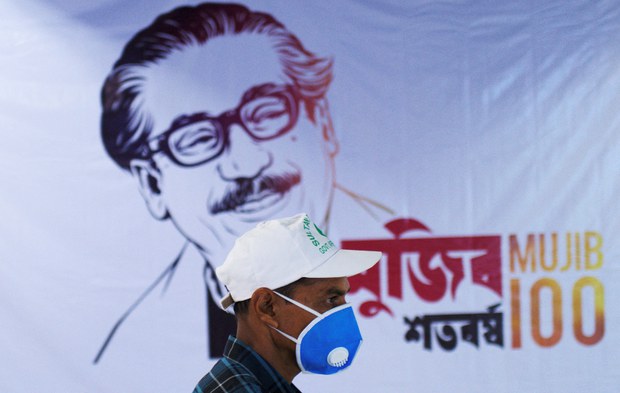 বঙ্গবন্ধু অবমাননা: দুই শিক্ষককে বঙ্গবন্ধুর লেখা বই পড়তে আদালতের নির্দেশ বঙ্গবন্ধু অবমাননা: দুই শিক্ষককে বঙ্গবন্ধুর লেখা বই পড়তে আদালতের নির্দেশ