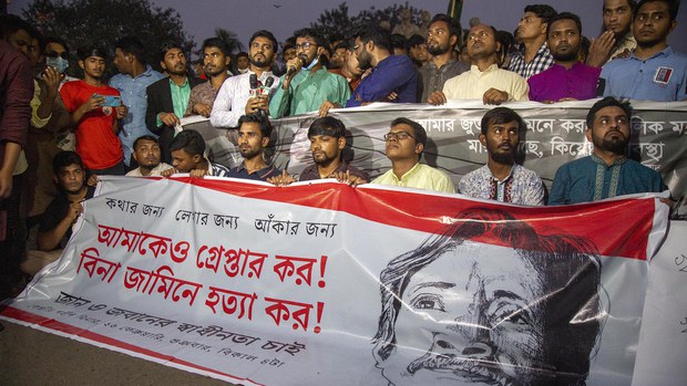 জেলখানায় লেখক মুশতাকের মৃত্যু: দেশে বিদেশে ক্ষোভ, প্রতিবাদ জেলখানায় লেখক মুশতাকের মৃত্যু: দেশে বিদেশে ক্ষোভ, প্রতিবাদ