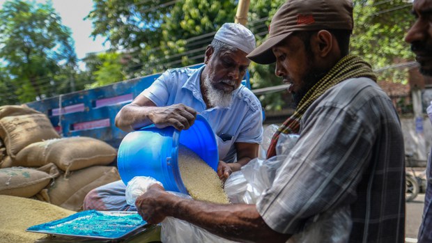 আইএমএফ’র সংস্কার শর্ত: তিন বছরে বাড়তি ২৩ বিলিয়ন ডলার রাজস্ব আদায়ের চ্যালেঞ্জ আইএমএফ’র সংস্কার শর্ত: তিন বছরে বাড়তি ২৩ বিলিয়ন ডলার রাজস্ব আদায়ের চ্যালেঞ্জ