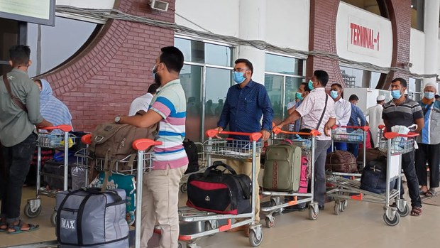 বাংলাদেশের প্রবাসী আয় ধারাবাহিকভাবে কমছে বাংলাদেশের প্রবাসী আয় ধারাবাহিকভাবে কমছে