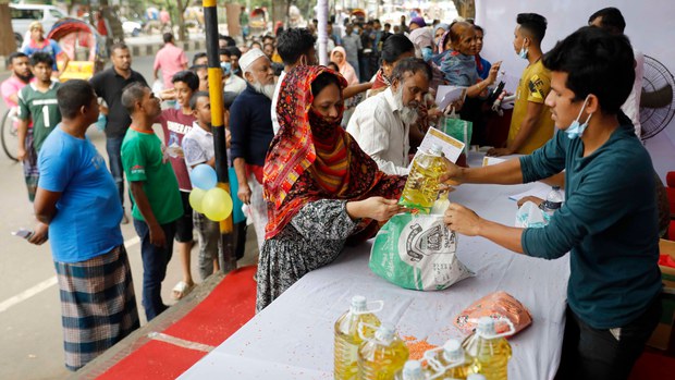 পণ্য না কেনার ঘোষণা দিলেও যুক্তরাষ্ট্র থেকে তেল ও চিনি কিনছে বাংলাদেশ পণ্য না কেনার ঘোষণা দিলেও যুক্তরাষ্ট্র থেকে তেল ও চিনি কিনছে বাংলাদেশ