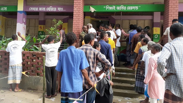 গাইবান্ধার উপনির্বাচনে অনিয়মে জড়িত থাকায় শাস্তির মুখে ১৩৩ কর্মকর্তা গাইবান্ধার উপনির্বাচনে অনিয়মে জড়িত থাকায় শাস্তির মুখে ১৩৩ কর্মকর্তা