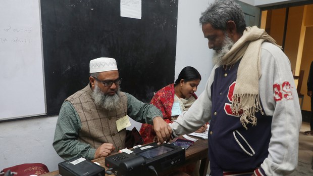 ইভিএম নয়, ব্যালটেই হবে আগামী সংসদ নির্বাচন ইভিএম নয়, ব্যালটেই হবে আগামী সংসদ নির্বাচন