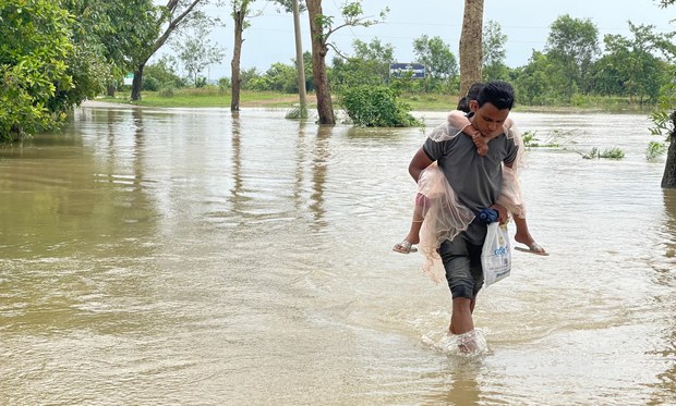ঘূর্ণিঝড়ের পর বন্যা, ক্ষতিগ্রস্ত সিলেটের সাড়ে ছয় লাখ মানুষ ঘূর্ণিঝড়ের পর বন্যা, ক্ষতিগ্রস্ত সিলেটের সাড়ে ছয় লাখ মানুষ