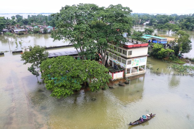 বন্যায় ২০ লাখের বেশি মানুষ ক্ষতিগ্রস্ত, ছড়াচ্ছে পানিবাহিত রোগ বন্যায় ২০ লাখের বেশি মানুষ ক্ষতিগ্রস্ত, ছড়াচ্ছে পানিবাহিত রোগ