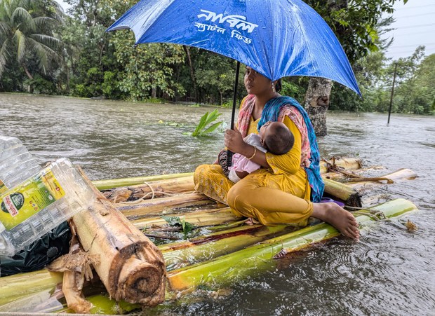 বন্যায় ১০ জেলায় আক্রান্ত ৩৬ লাখ বন্যায় ১০ জেলায় আক্রান্ত ৩৬ লাখ
