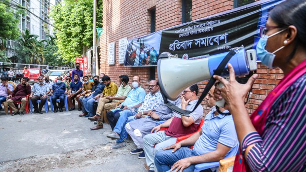 মুক্তির দাবি অব্যাহত, কিন্তু জামিন হয়নি সাংবাদিক রোজিনার মুক্তির দাবি অব্যাহত, কিন্তু জামিন হয়নি সাংবাদিক রোজিনার