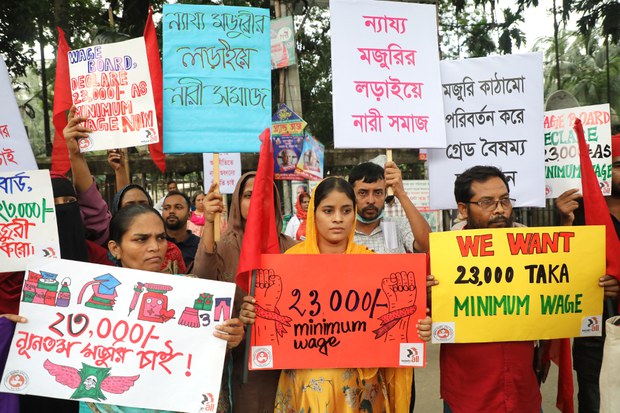 বছরের শেষে শ্রমিকের মজুরি বাড়তে পারে, পোশাকেরও বাড়তি মূল্য চান রপ্তানিকারকরা বছরের শেষে শ্রমিকের মজুরি বাড়তে পারে, পোশাকেরও বাড়তি মূল্য চান রপ্তানিকারকরা