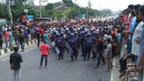 মজুরি বৃদ্ধির দাবিতে পোশাক শ্রমিকদের মহাসড়ক অবরোধ, কারখানা ভাঙচুর