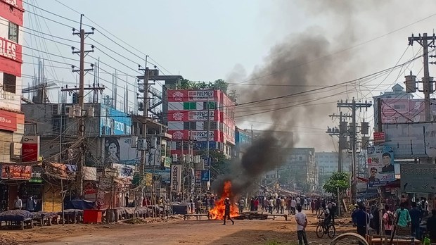 মজুরি বৃদ্ধির দাবিতে গার্মেন্টস শ্রমিকদের আন্দোলন, দুজন নিহত মজুরি বৃদ্ধির দাবিতে গার্মেন্টস শ্রমিকদের আন্দোলন, দুজন নিহত