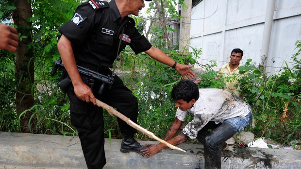 মানবাধিকার লঙ্ঘন: বর্তমান আইজিপিসহ র্যাবের সাবেক ও বর্তমান সাত কর্মকর্তার বিরুদ্ধে যুক্তরাষ্ট্রের অবরোধ মানবাধিকার লঙ্ঘন: বর্তমান আইজিপিসহ র্যাবের সাবেক ও বর্তমান সাত কর্মকর্তার বিরুদ্ধে যুক্তরাষ্ট্রের অবরোধ