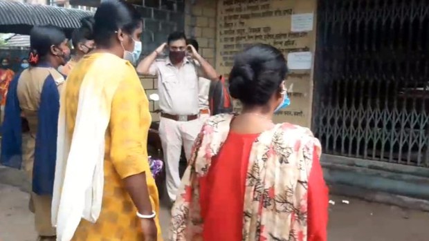 সীমান্তে বাংলাদেশি এক নারীকে ধর্ষণের অভিযোগে বিএসএফ কর্মকর্তা গ্রেপ্তার সীমান্তে বাংলাদেশি এক নারীকে ধর্ষণের অভিযোগে বিএসএফ কর্মকর্তা গ্রেপ্তার