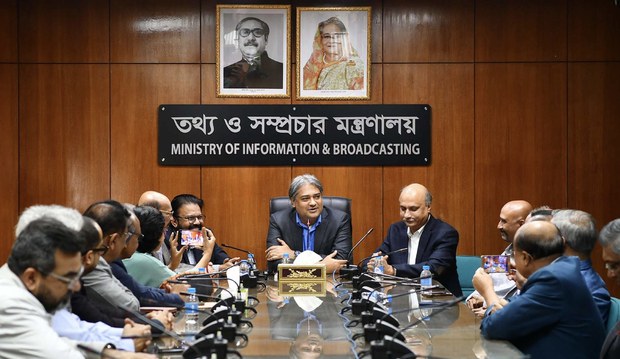 পালিয়ে ভারত যাওয়ার পথে আটক সম্পাদক মোজাম্মেল বাবু ও শ্যামল দত্ত পালিয়ে ভারত যাওয়ার পথে আটক সম্পাদক মোজাম্মেল বাবু ও শ্যামল দত্ত