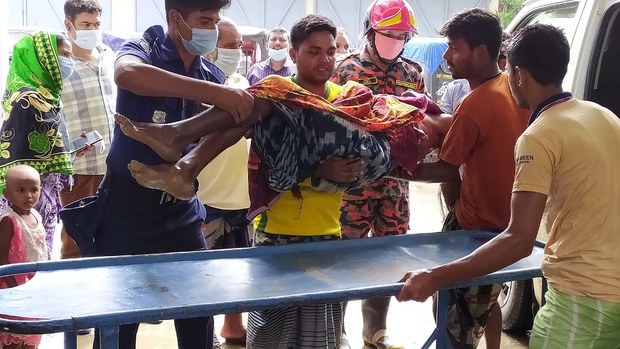 চাঁপাইনবাবগঞ্জে বজ্রপাতে ২০ বরযাত্রী নিহত চাঁপাইনবাবগঞ্জে বজ্রপাতে ২০ বরযাত্রী নিহত