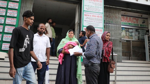 দাবি আদায়ে চিকিৎসকদের চেম্বার বন্ধ, রোগীদের দুর্ভোগ দাবি আদায়ে চিকিৎসকদের চেম্বার বন্ধ, রোগীদের দুর্ভোগ