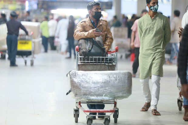 অবশেষে মালয়েশিয়া যাওয়া শুরু করেছেন বাংলাদেশি কর্মীরা অবশেষে মালয়েশিয়া যাওয়া শুরু করেছেন বাংলাদেশি কর্মীরা