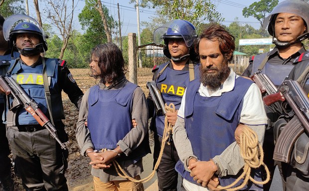রোহিঙ্গা শিবিরে অভিযানে দুই জঙ্গি নেতা গ্রেপ্তার রোহিঙ্গা শিবিরে অভিযানে দুই জঙ্গি নেতা গ্রেপ্তার