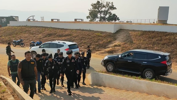 বান্দরবানে গোলাগুলি: ৫ জঙ্গি গ্রেপ্তার, ৮ র্যাব সদস্য আহত বান্দরবানে গোলাগুলি: ৫ জঙ্গি গ্রেপ্তার, ৮ র্যাব সদস্য আহত