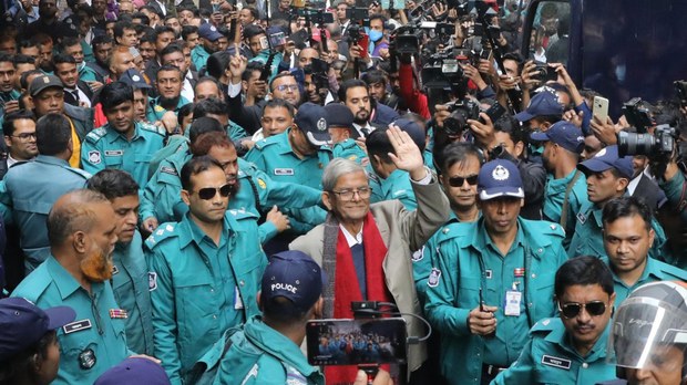সাড়ে তিন মাস পর জামিন পেলেন বিএনপি নেতা মির্জা ফখরুল ও আমীর খসরু সাড়ে তিন মাস পর জামিন পেলেন বিএনপি নেতা মির্জা ফখরুল ও আমীর খসরু