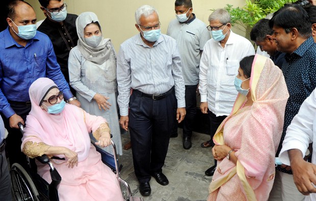 বিএনপি: খালেদা জিয়া যখন দরকার তখনই রাজনীতি করবেন বিএনপি: খালেদা জিয়া যখন দরকার তখনই রাজনীতি করবেন
