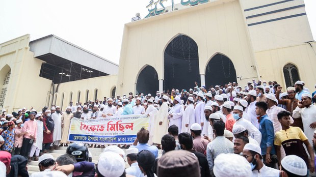 দলের প্রতিষ্ঠাতা ‘হত্যায়’ অভিযুক্ত বাবুনগরী হেফাজতের প্রধান, বাদ পড়েছেন বিতর্কিতরা দলের প্রতিষ্ঠাতা ‘হত্যায়’ অভিযুক্ত বাবুনগরী হেফাজতের প্রধান, বাদ পড়েছেন বিতর্কিতরা