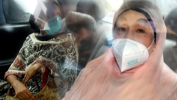 খালেদা জিয়ার মুক্তির আবেদন প্রধানমন্ত্রীর কার্যালয়ে খালেদা জিয়ার মুক্তির আবেদন প্রধানমন্ত্রীর কার্যালয়ে