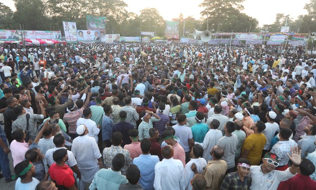 খালেদাকে জেলে পাঠানোর হুমকি, জবাবে গণঅভ্যুত্থানের পাল্টা হুমকি বিএনপির খালেদাকে জেলে পাঠানোর হুমকি, জবাবে গণঅভ্যুত্থানের পাল্টা হুমকি বিএনপির