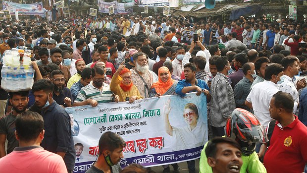 বিদেশে খালেদার চিকিৎসার দাবিতে বিএনপি’র বিক্ষোভ, নাটোর ও খুলনায় সংঘর্ষ বিদেশে খালেদার চিকিৎসার দাবিতে বিএনপি’র বিক্ষোভ, নাটোর ও খুলনায় সংঘর্ষ