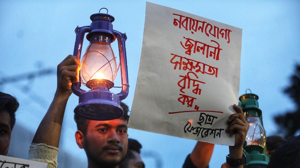 অর্থনৈতিক চাপের মধ্যেই ভর্তুকি কমাতে বিদ্যুতের দাম বৃদ্ধি অর্থনৈতিক চাপের মধ্যেই ভর্তুকি কমাতে বিদ্যুতের দাম বৃদ্ধি