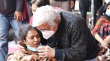 শাবিপ্রবি শিক্ষার্থীদের অনশন ভাঙালেন জাফর ইকবাল