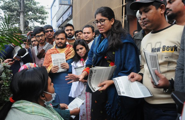 ছাত্রদের ‘জুলাই ঘোষণাপত্র’ নিয়ে সরকারের ‘অস্বস্তি’ ছাত্রদের ‘জুলাই ঘোষণাপত্র’ নিয়ে সরকারের ‘অস্বস্তি’