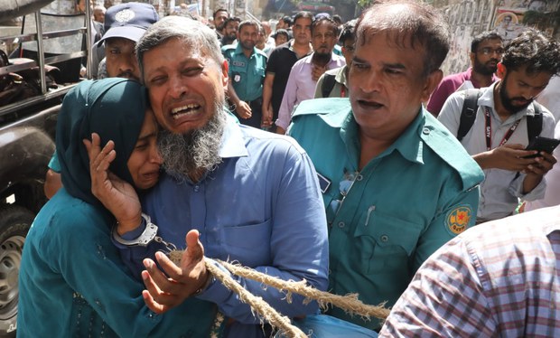 গ্রেপ্তারে আইন মানছে না পুলিশ গ্রেপ্তারে আইন মানছে না পুলিশ