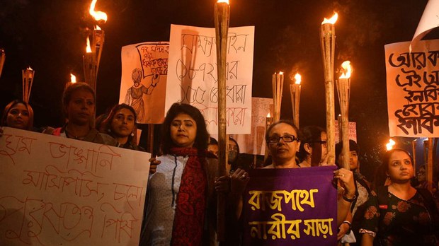 ধর্ষণ মামলায় নারীর চরিত্র নিয়ে প্রশ্ন তোলার সুযোগ বন্ধ হচ্ছে ধর্ষণ মামলায় নারীর চরিত্র নিয়ে প্রশ্ন তোলার সুযোগ বন্ধ হচ্ছে