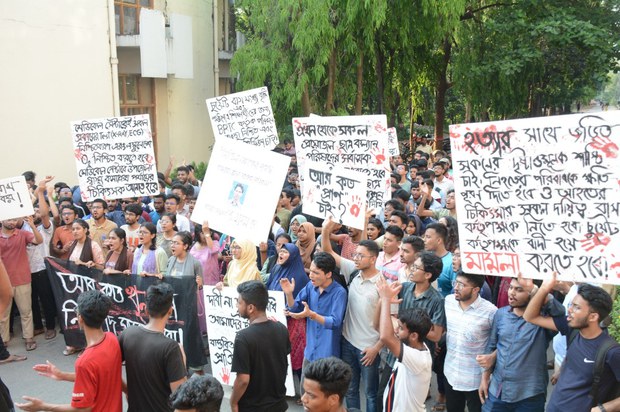 নিরাপদ সড়কের দাবিতে বিক্ষোভ থামাতে চুয়েট বন্ধ ঘোষণা নিরাপদ সড়কের দাবিতে বিক্ষোভ থামাতে চুয়েট বন্ধ ঘোষণা