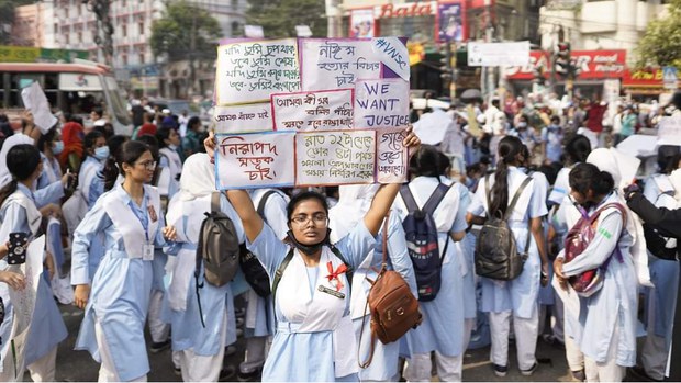 শর্তসাপেক্ষে ঢাকায় শিক্ষার্থীদের জন্য অর্ধেক ভাড়ার ঘোষণা দিলেন পরিবহন মালিকরা শর্তসাপেক্ষে ঢাকায় শিক্ষার্থীদের জন্য অর্ধেক ভাড়ার ঘোষণা দিলেন পরিবহন মালিকরা