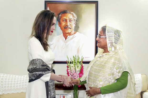এবার মিয়ানমার থেকে বৌদ্ধ ধর্মাবলম্বীরা আসছে বাংলাদেশে এবার মিয়ানমার থেকে বৌদ্ধ ধর্মাবলম্বীরা আসছে বাংলাদেশে