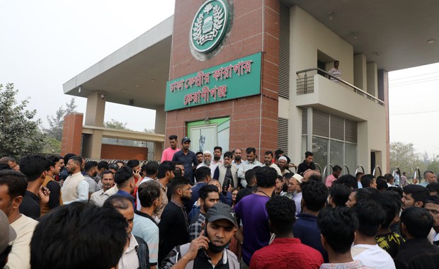 মৃত্যুদণ্ডপ্রাপ্ত আসামিদের জন্য কনডেম সেল নিষিদ্ধ করেছে হাইকোর্ট মৃত্যুদণ্ডপ্রাপ্ত আসামিদের জন্য কনডেম সেল নিষিদ্ধ করেছে হাইকোর্ট