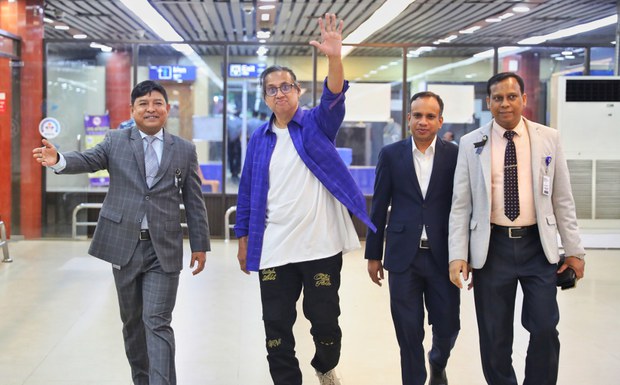 আল-কায়েদার হাত থেকে মুক্তি পেয়ে কর্নেল আনাম বাংলাদেশে ফিরলেন আল-কায়েদার হাত থেকে মুক্তি পেয়ে কর্নেল আনাম বাংলাদেশে ফিরলেন