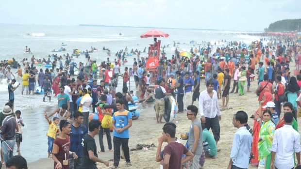 সমালোচনার মুখে উদ্বোধনের পরই কক্সবাজারে নারী পর্যটকদের ‘সংরক্ষিত এলাকা’ বন্ধ