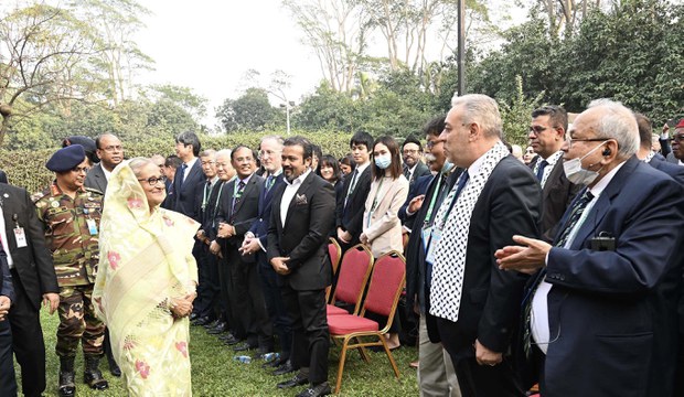 একদল নিয়ন্ত্রিত রাজনৈতিক ব্যবস্থার দিকে ঝুঁকছে বাংলাদেশ একদল নিয়ন্ত্রিত রাজনৈতিক ব্যবস্থার দিকে ঝুঁকছে বাংলাদেশ